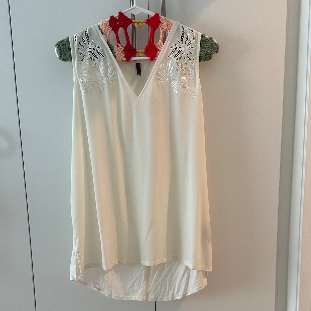 Elegant White linen viscose blend Sleeveless Top
